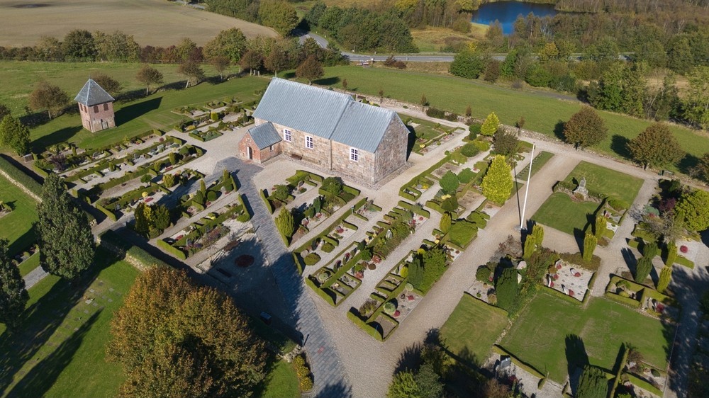 Billede til den relaterede nyhed Hurtigere beslutninger på kirkegården – se de nye godkendelseskrav